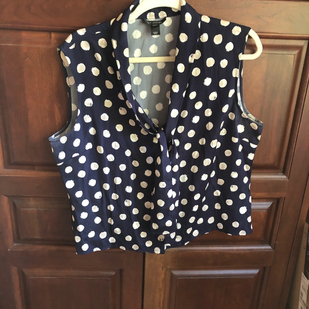 Beautiful sleeveless St. John top